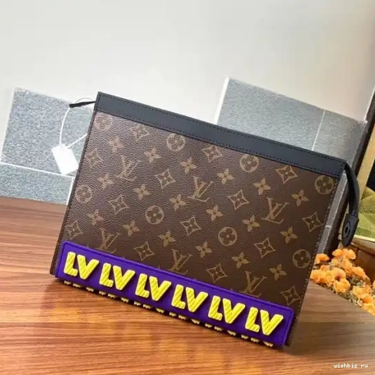 WIS MM LOUIS VUITTON VOYAGE POCHETTE 0623